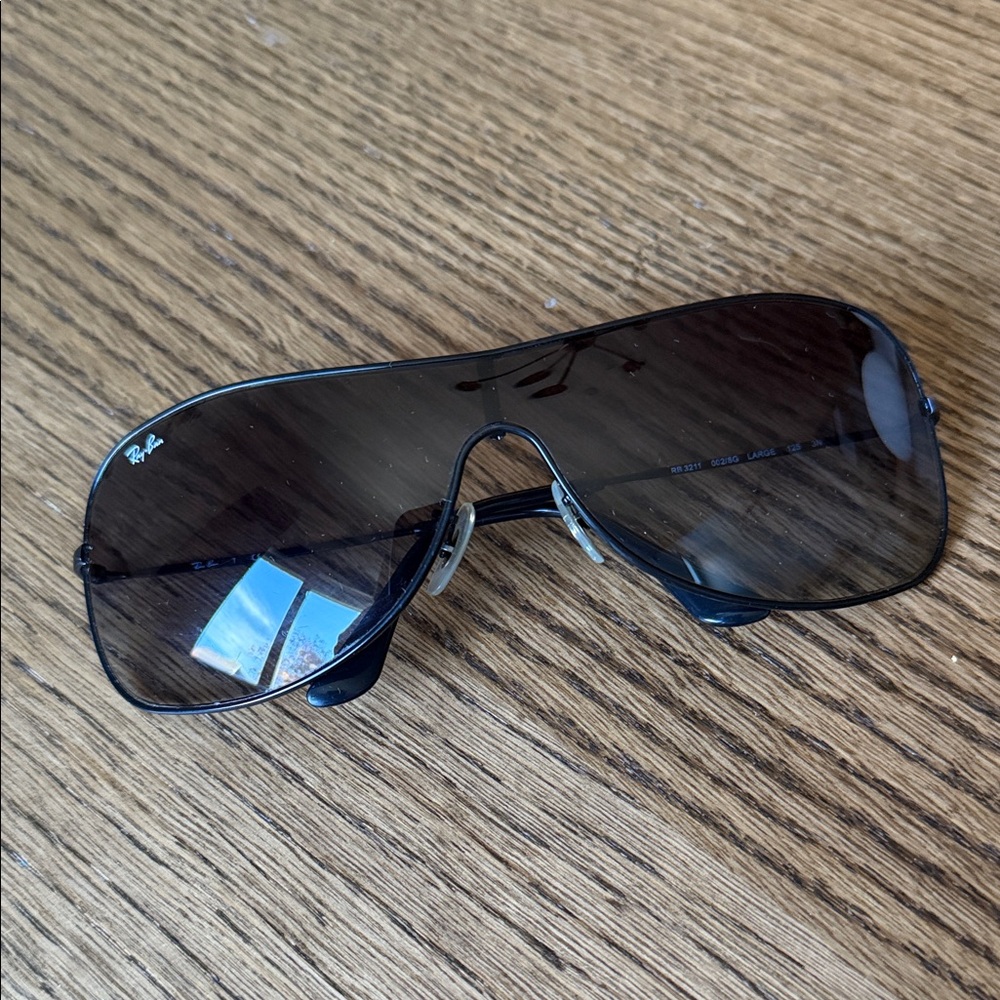 Ray-Ban Dark Lens Sunglasses